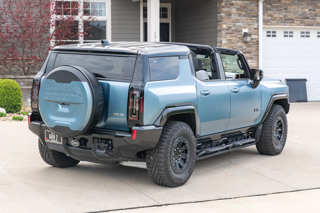 2024 GMC Hummer EV - Image 6 of 31