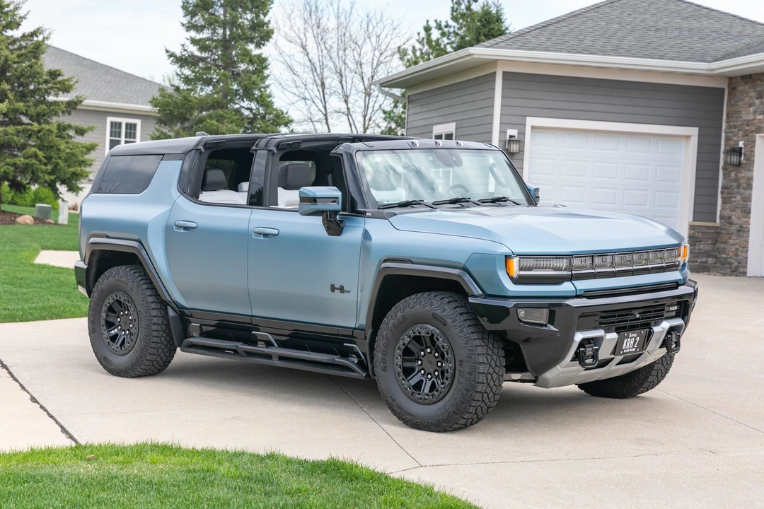 2024 GMC Hummer EV - Image 8 of 31