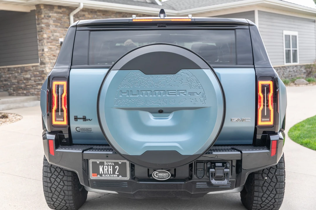 2024 GMC Hummer EV - Image 15 of 31