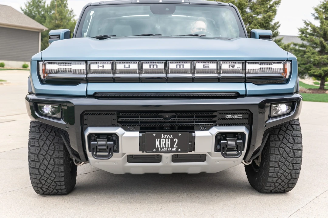 2024 GMC Hummer EV - Image 19 of 31