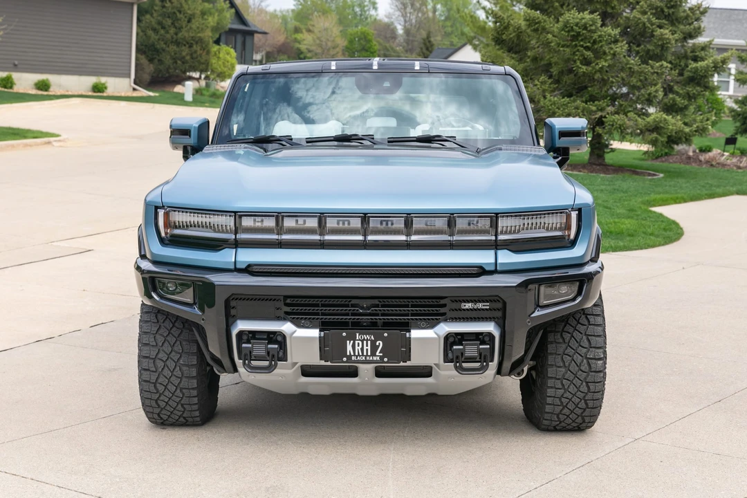 2024 GMC Hummer EV - Image 9 of 31