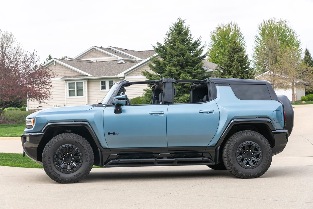2024 GMC Hummer EV - Image 3 of 31
