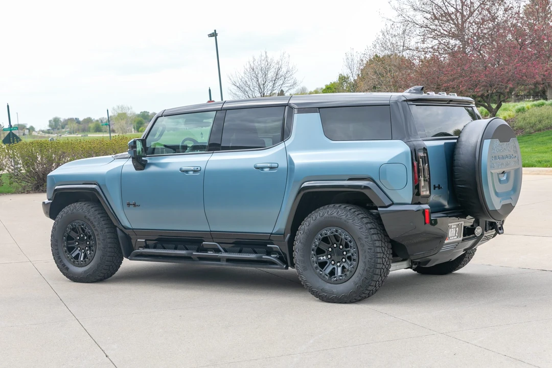 2024 GMC Hummer EV - Image 13 of 31