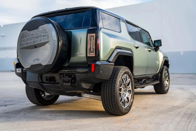 2024 GMC Hummer EV - Image 13 of 21