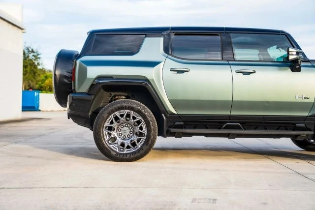 2024 GMC Hummer EV - Image 16 of 21