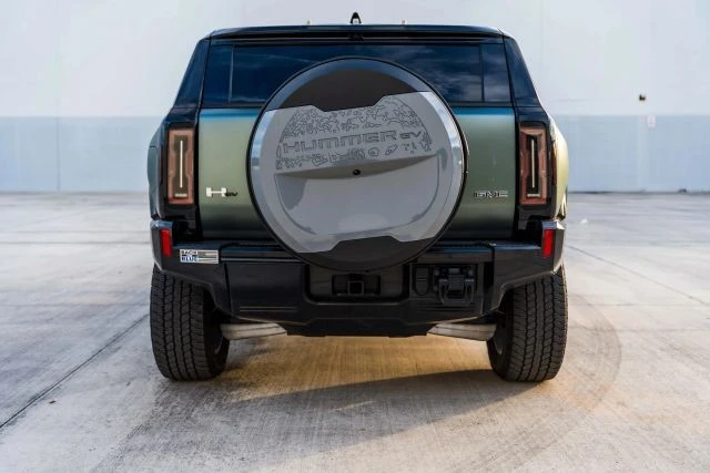 2024 GMC Hummer EV - Image 11 of 21