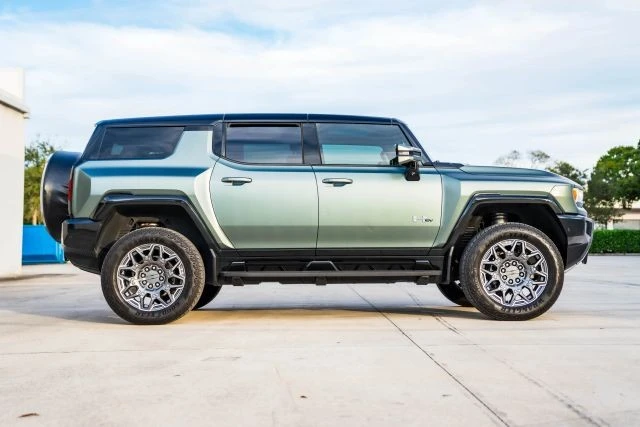 2024 GMC Hummer EV - Image 17 of 21