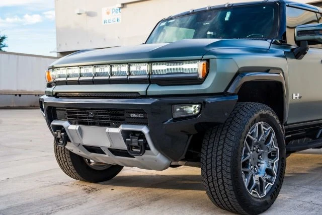 2024 GMC Hummer EV - Image 4 of 12