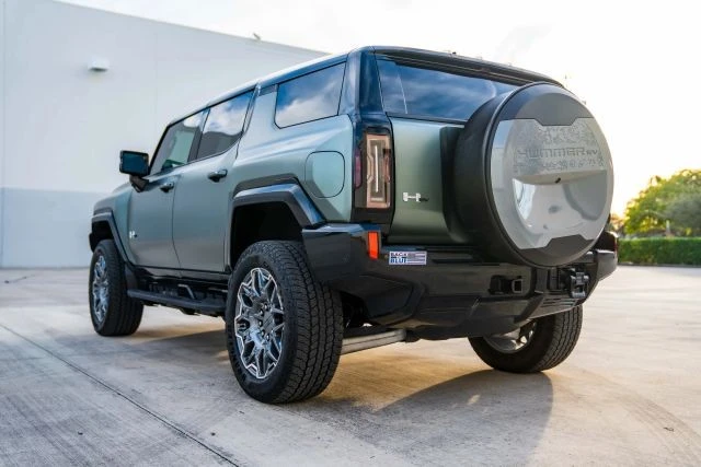 2024 GMC Hummer EV - Image 10 of 21