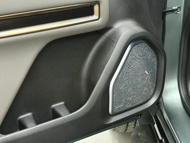 2024 GMC Hummer EV - Image 16 of 21