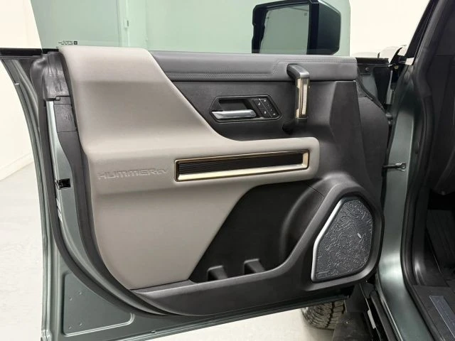2024 GMC Hummer EV - Image 15 of 21