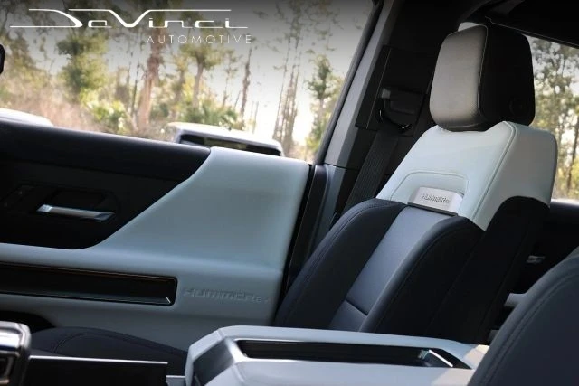 2024 GMC Hummer EV - Image 11 of 12