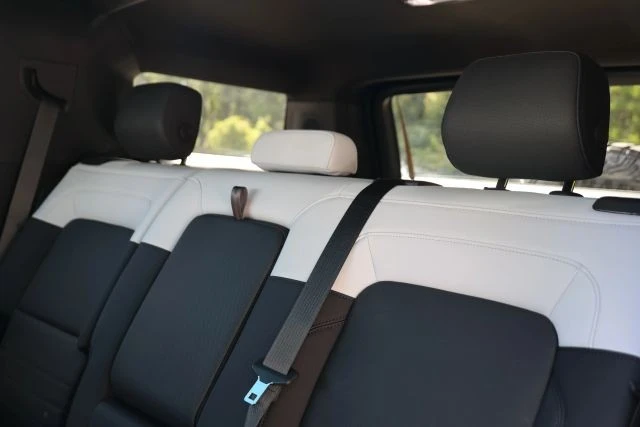 2024 GMC Hummer EV - Image 30 of 31