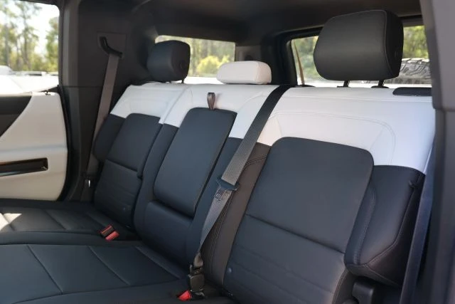 2024 GMC Hummer EV - Image 29 of 31