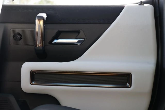 2024 GMC Hummer EV - Image 31 of 31
