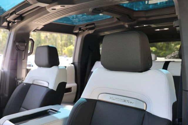 2024 GMC Hummer EV - Image 8 of 21