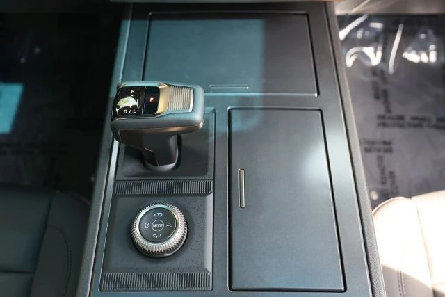 2024 GMC Hummer EV - Image 24 of 31