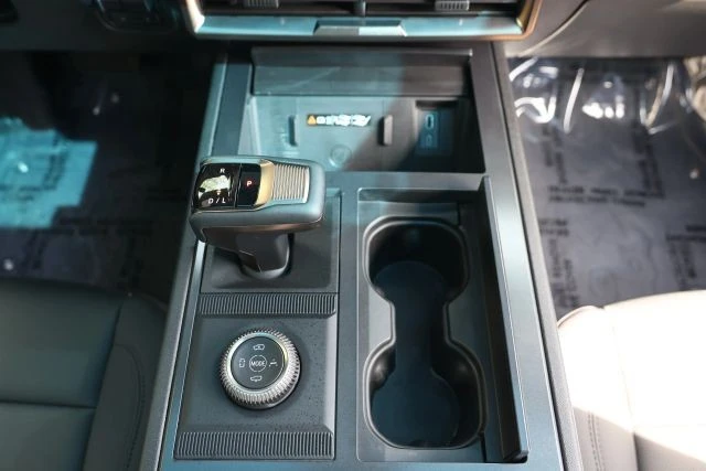 2024 GMC Hummer EV - Image 25 of 31