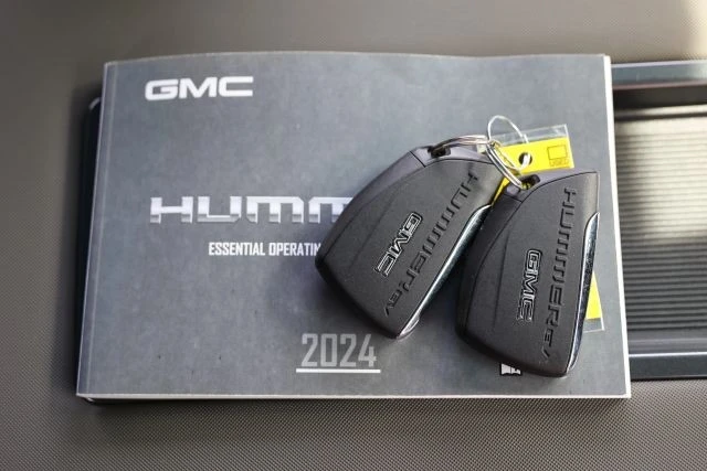2024 GMC Hummer EV - Image 5 of 12