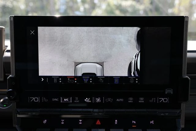 2024 GMC Hummer EV - Image 20 of 21
