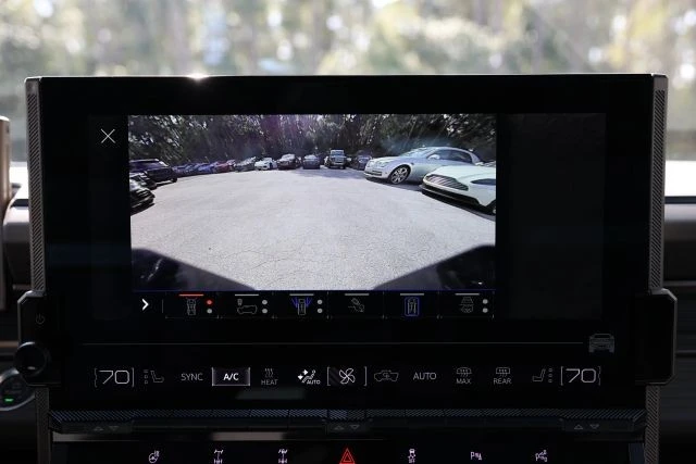 2024 GMC Hummer EV - Image 19 of 21