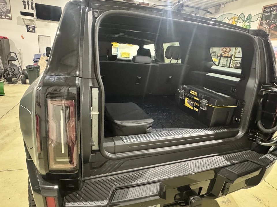 2024 GMC Hummer EV - Image 9 of 12