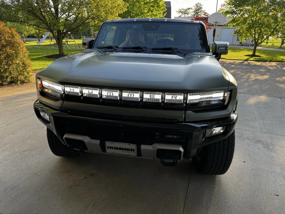 2024 GMC Hummer EV - Image 8 of 12