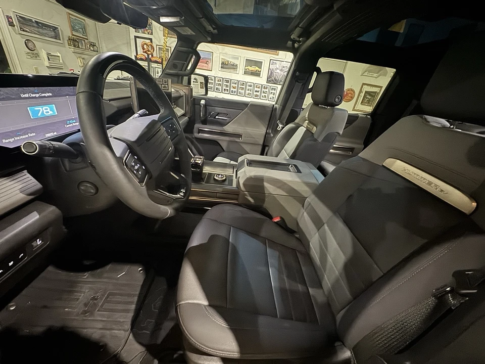 2024 GMC Hummer EV - Image 10 of 12
