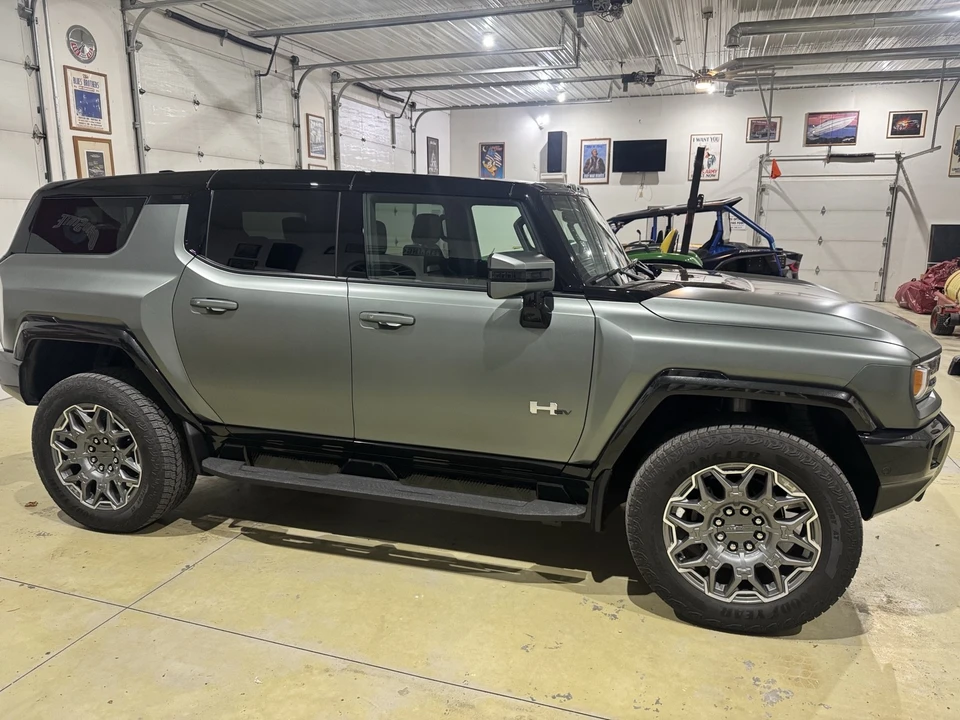 2024 GMC Hummer EV - Image 7 of 12