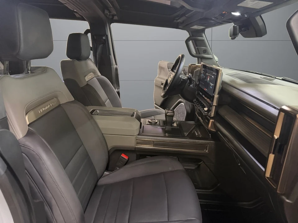 2024 GMC Hummer EV - Image 17 of 25
