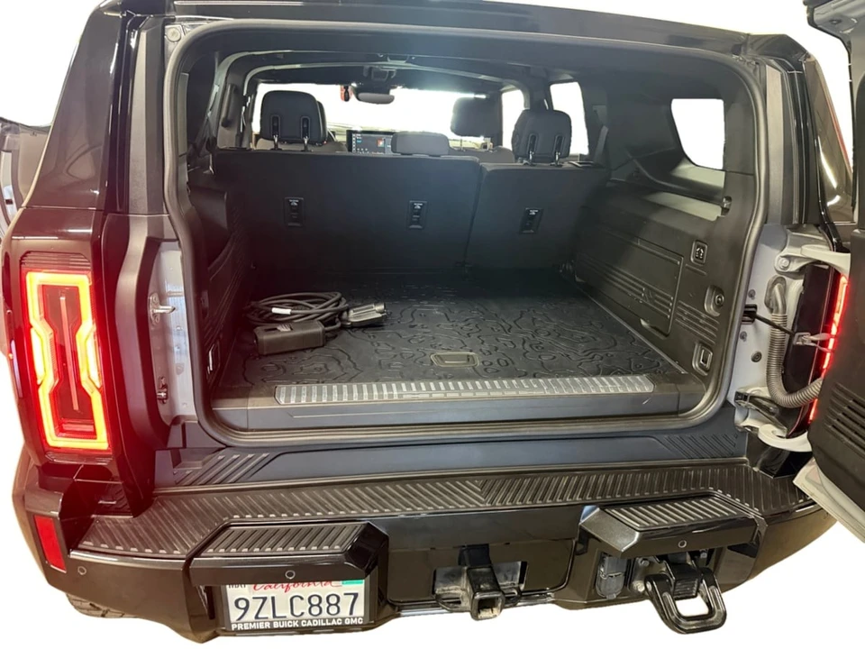 2024 GMC Hummer EV - Image 19 of 25