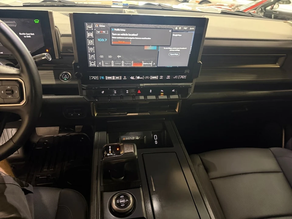 2024 GMC Hummer EV - Image 15 of 25