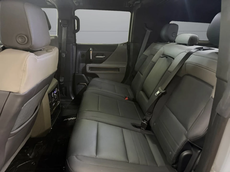 2024 GMC Hummer EV - Image 16 of 25