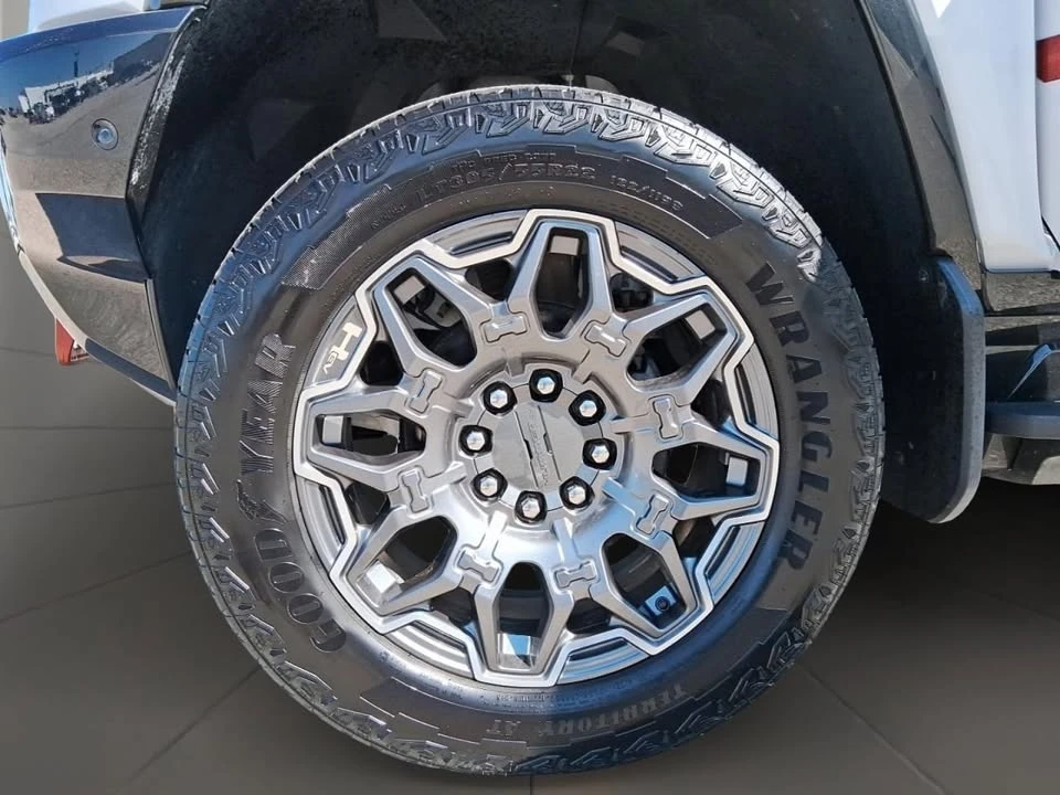2024 GMC Hummer EV - Image 8 of 20
