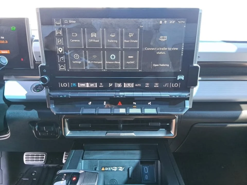 2024 GMC Hummer EV - Image 17 of 20