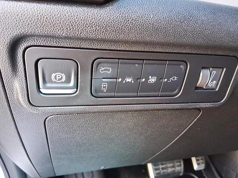 2024 GMC Hummer EV - Image 19 of 20