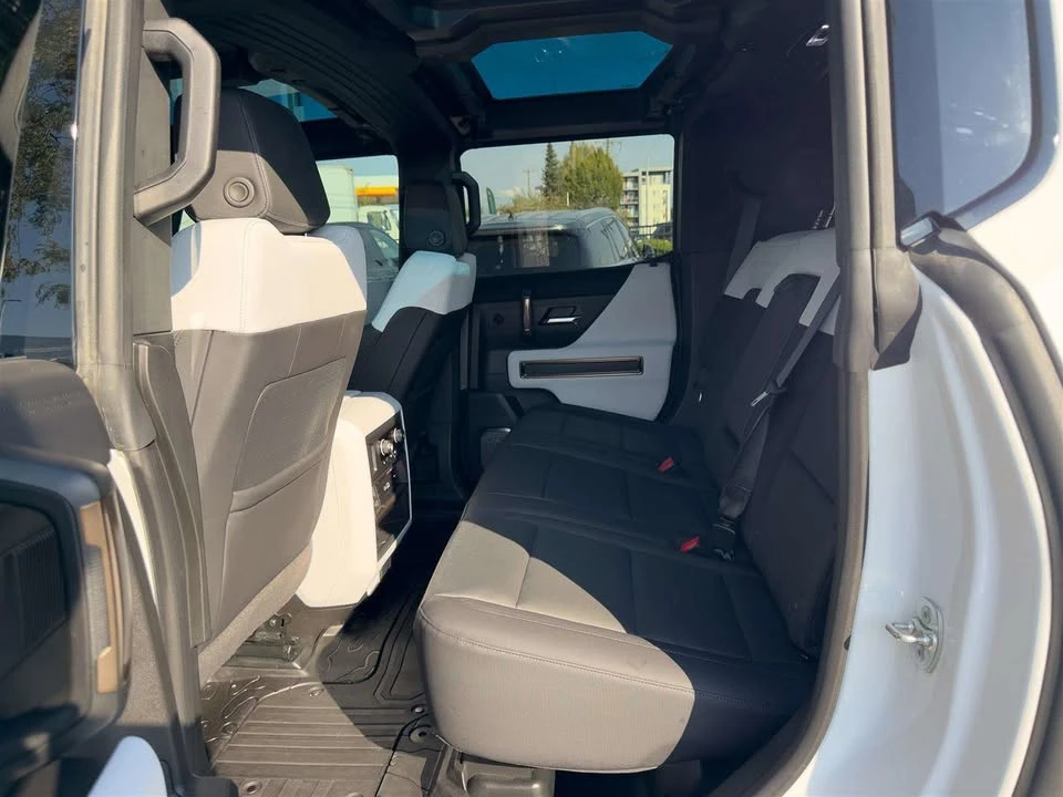 2024 GMC Hummer EV - Image 17 of 19