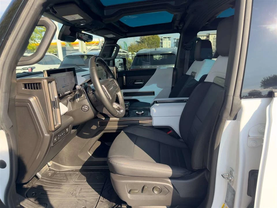 2024 GMC Hummer EV - Image 10 of 19