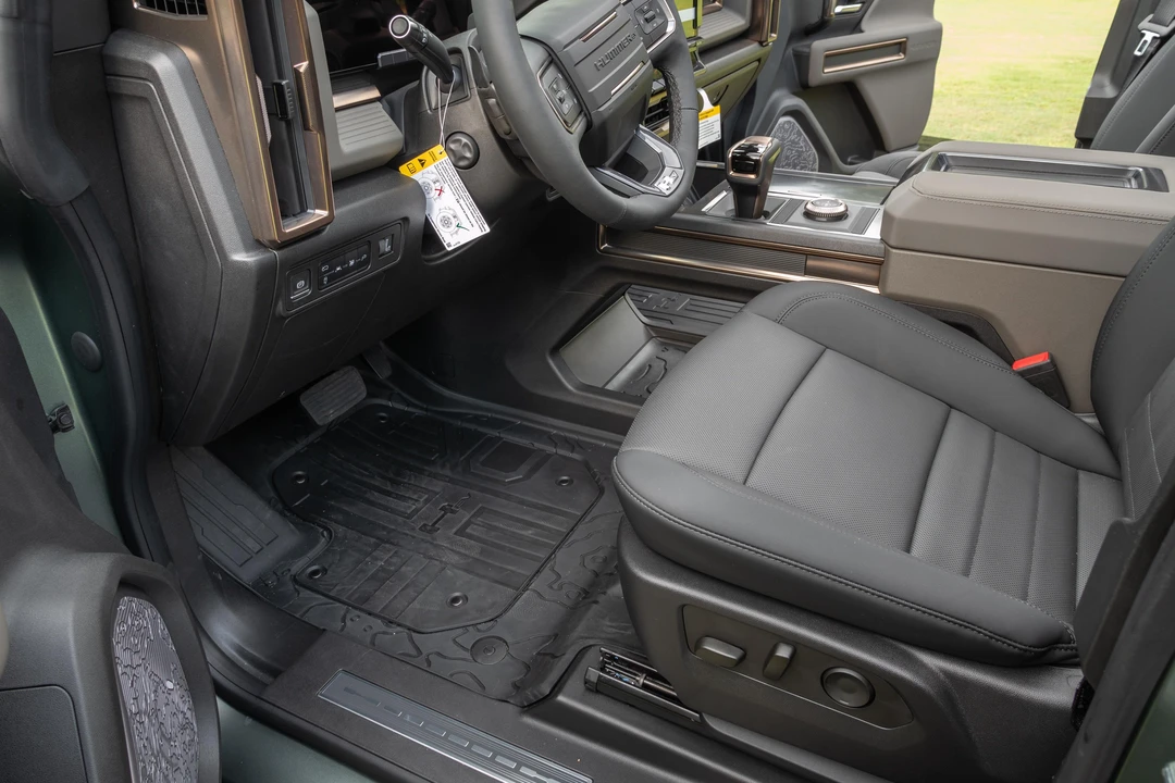 2024 GMC Hummer EV - Image 29 of 31