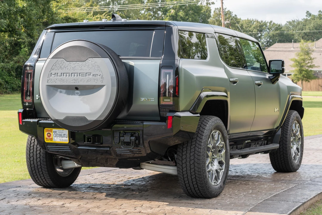 2024 GMC Hummer EV - Image 9 of 31