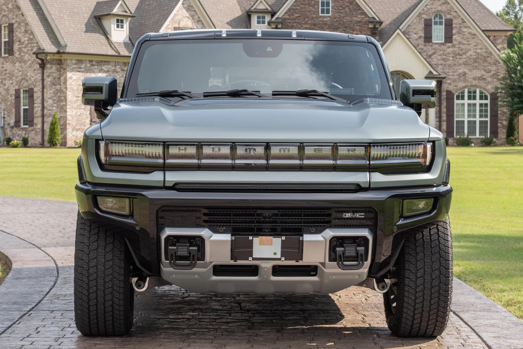 2024 GMC Hummer EV - Image 2 of 31