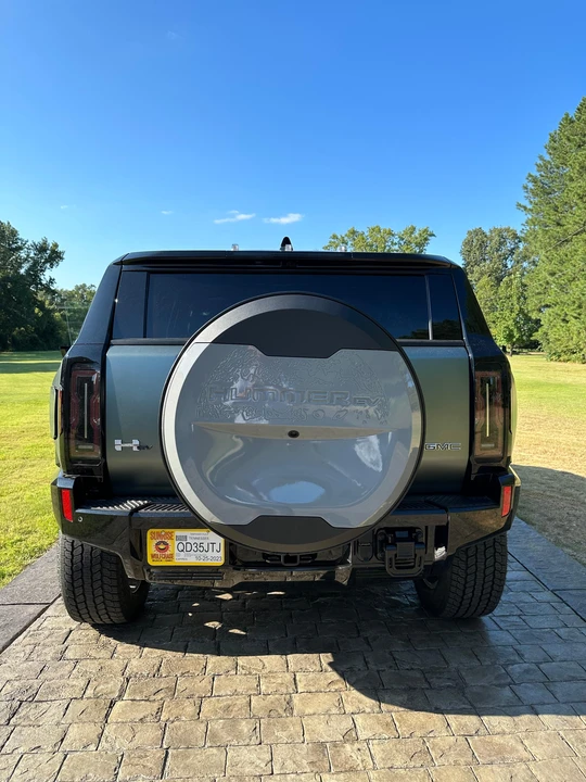 2024 GMC Hummer EV - Image 8 of 31