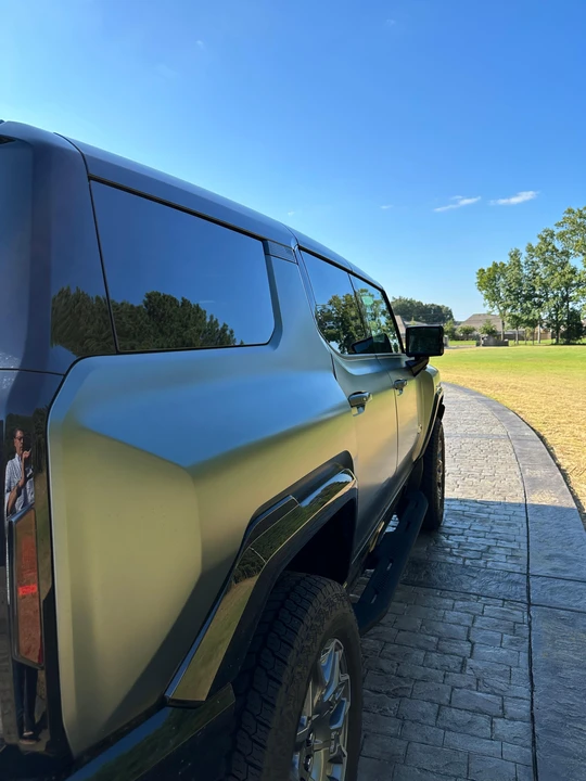 2024 GMC Hummer EV - Image 18 of 31