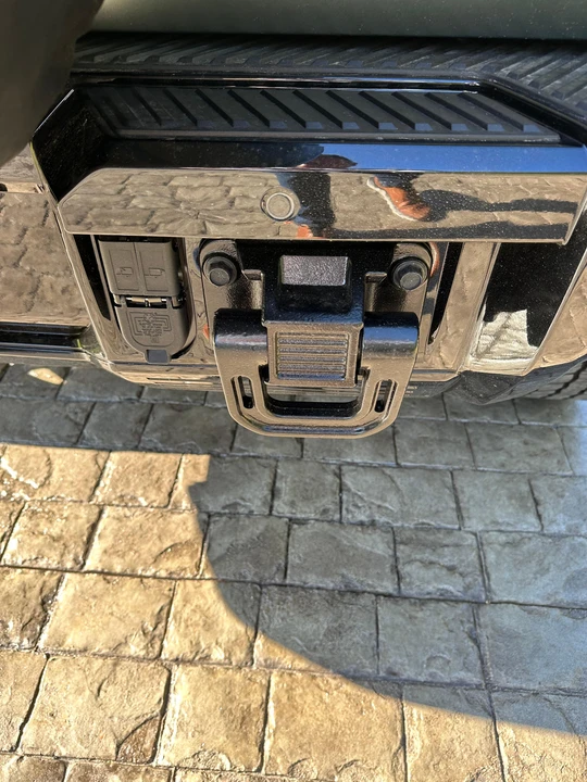 2024 GMC Hummer EV - Image 17 of 31