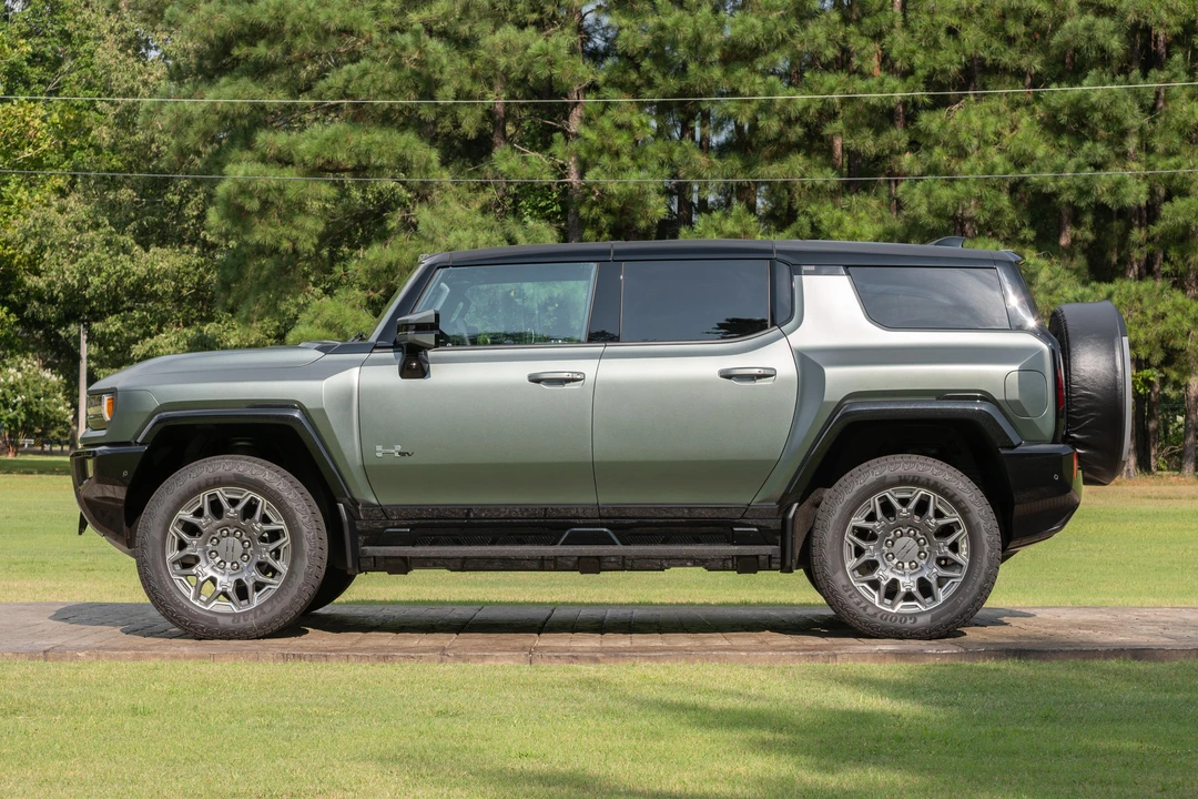 2024 GMC Hummer EV - Image 7 of 31