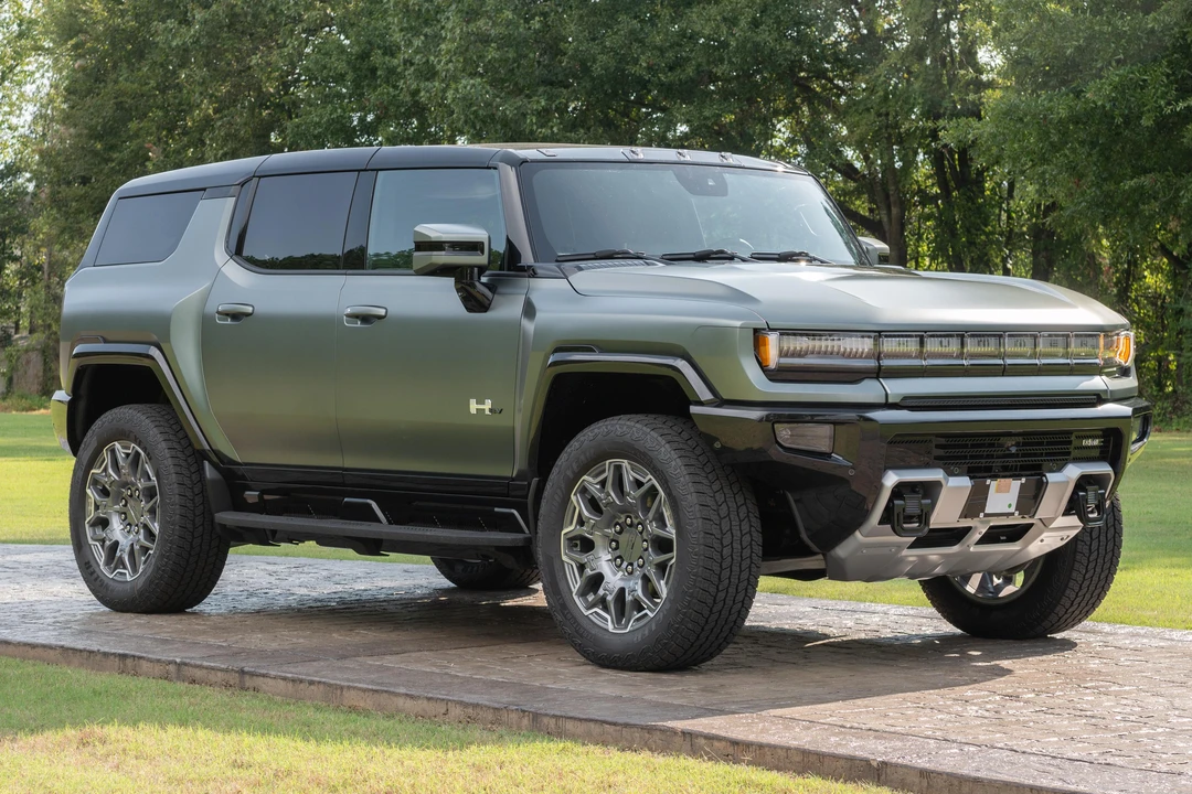 2024 GMC Hummer EV - Image 12 of 31