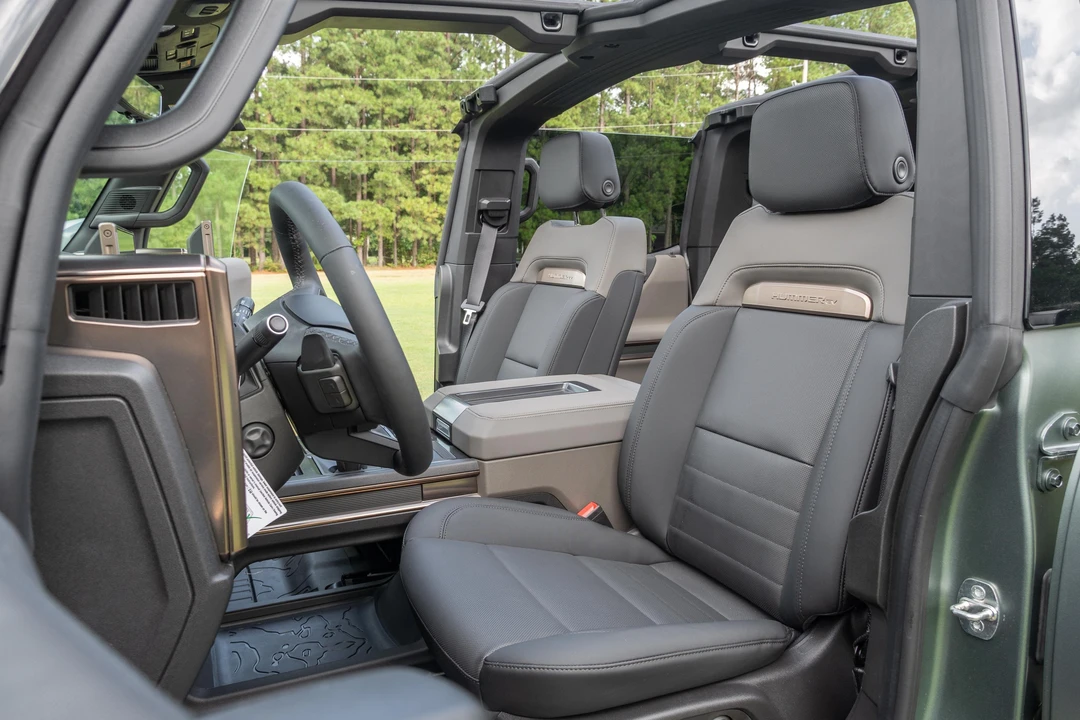 2024 GMC Hummer EV - Image 26 of 31