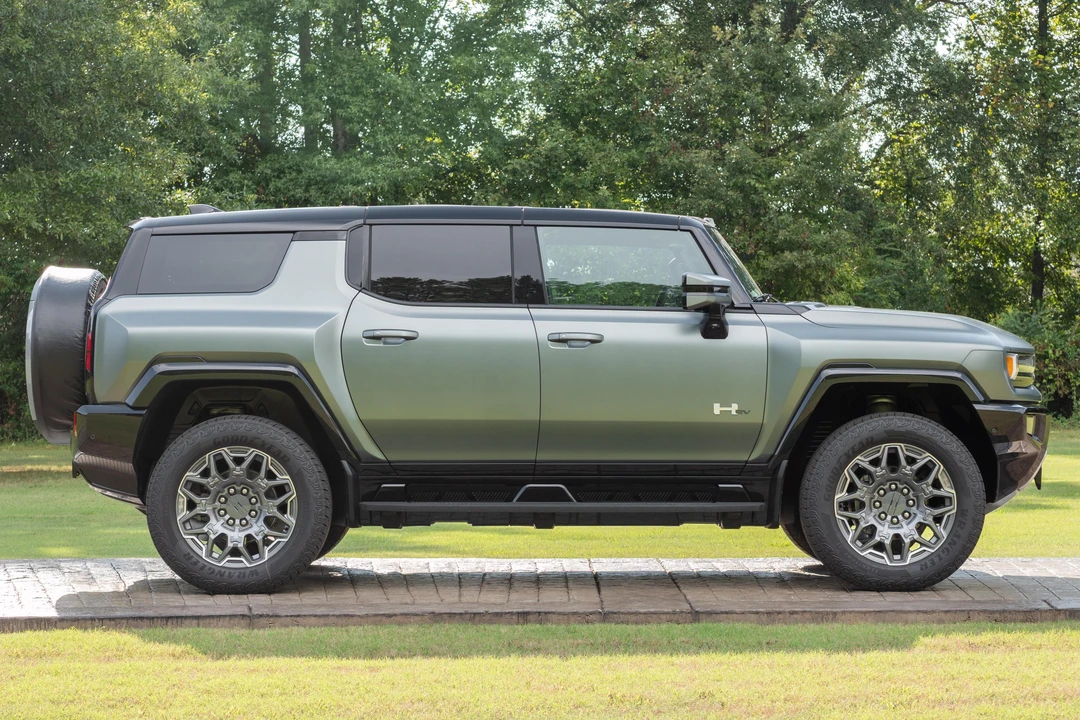 2024 GMC Hummer EV - Image 3 of 31