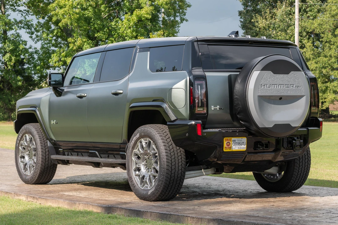 2024 GMC Hummer EV - Image 4 of 31