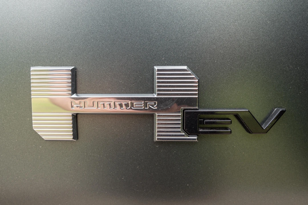 2024 GMC Hummer EV - Image 19 of 31